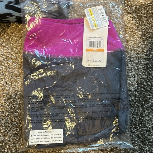 BUNDLE OF WORKOUT BOTTOMS NWT SMALL NIKE LEGGINGS AND UNDER ARMOUR SHORTS - Picture 6 of 8